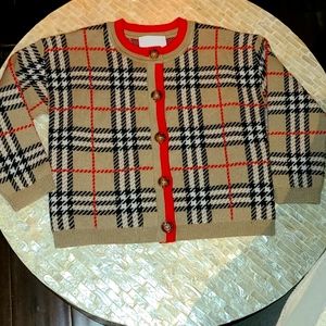 Girls burberry sweater 100% authentic price non negotiable